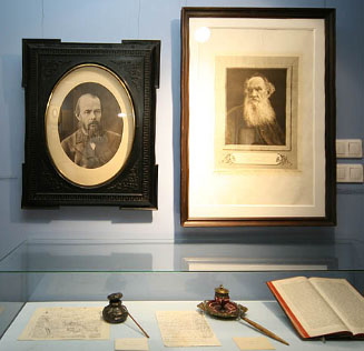 Выставка "Федор Достоевский и Лев Толстой"