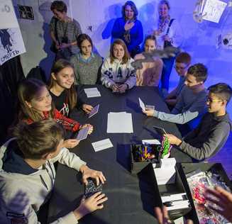 Художественный мастер-класс «Слепящие лики луны и стволы иссохших дерев»