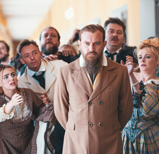 "Дефиле героев Достоевского в Никольских рядах" онлайн