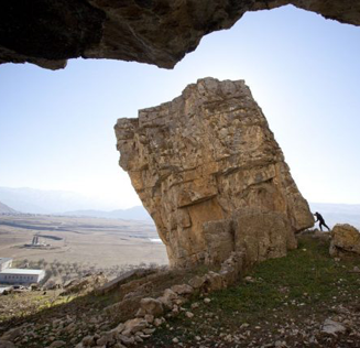 Таус Махачева. Усилие. Видеоинсталляция